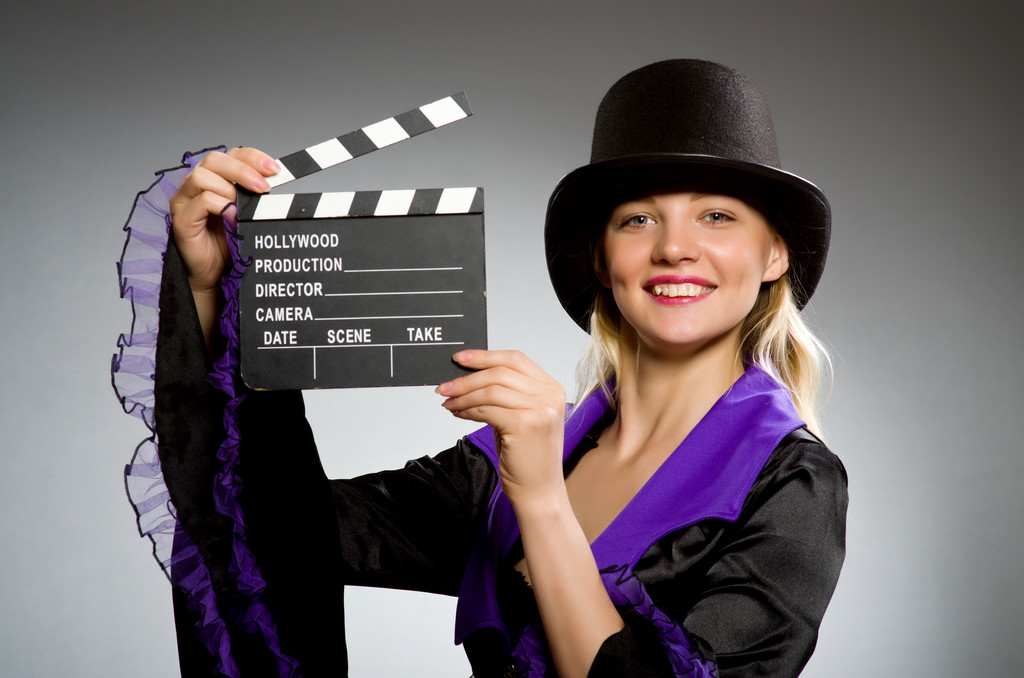     La fin du cinéma ? Le doublage par IA d'Amazon suscite l'indignation 