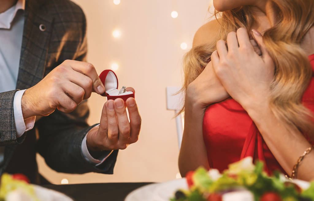  Une bague anti-infidélité promet de révéler les liaisons secrètes grâce à l'IA