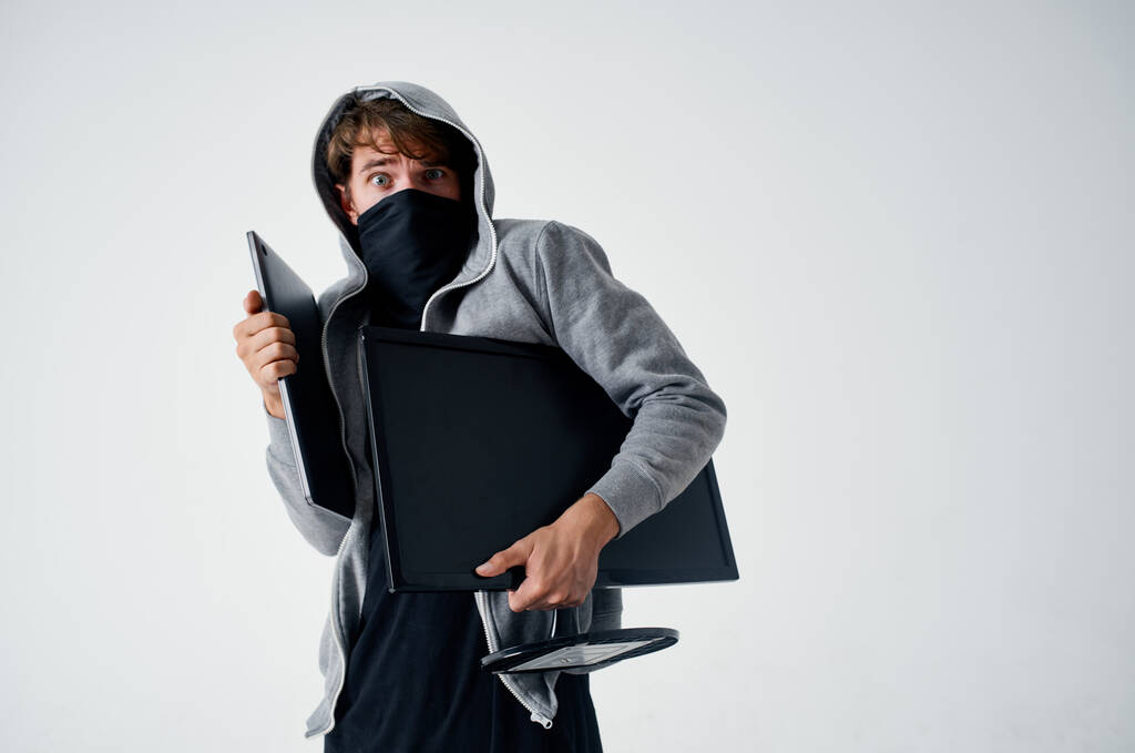 Piratage intelligent : un nouvel outil d'IA clone  les logiciels pour contourner le droit d'auteur 